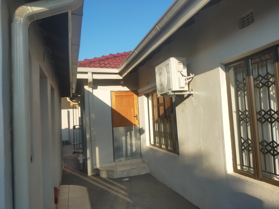 3 Bedroom Property for Sale in Shayandima Limpopo