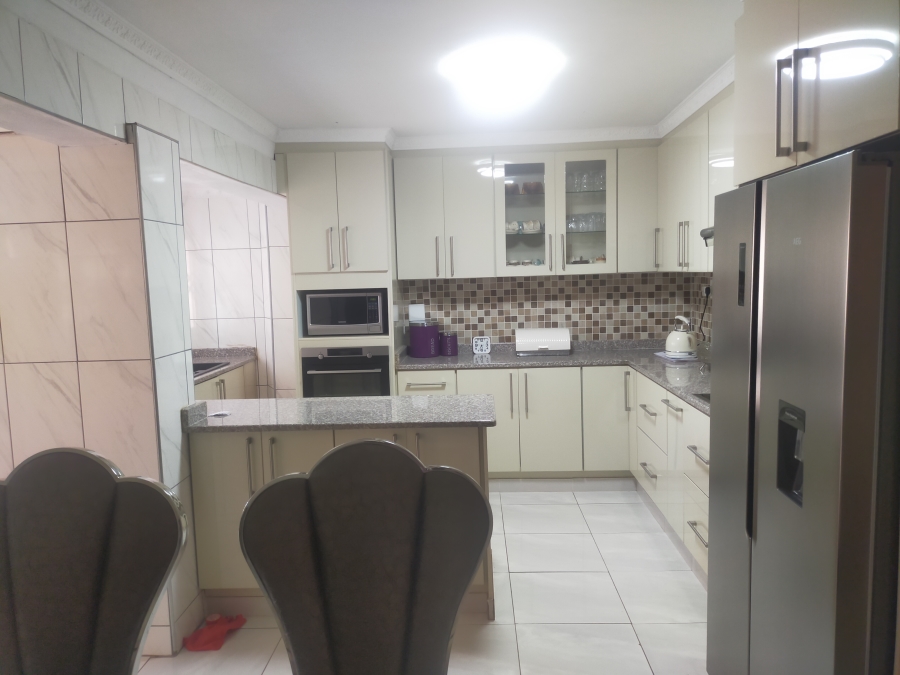 3 Bedroom Property for Sale in Shayandima Limpopo