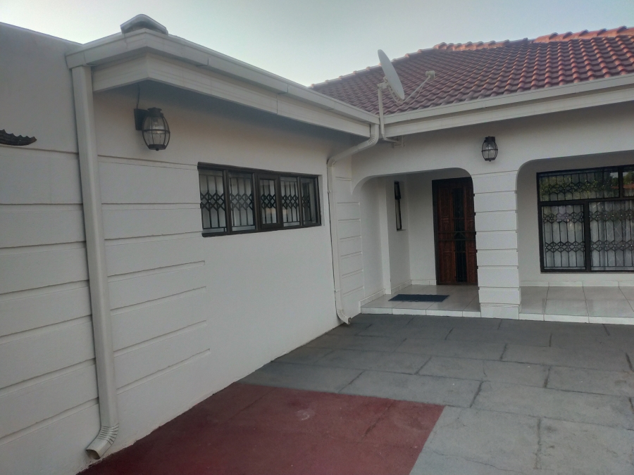 3 Bedroom Property for Sale in Shayandima Limpopo