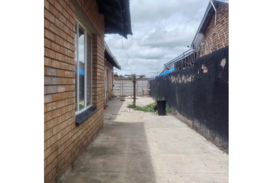 6 Bedroom Property for Sale in Emdo Park Limpopo