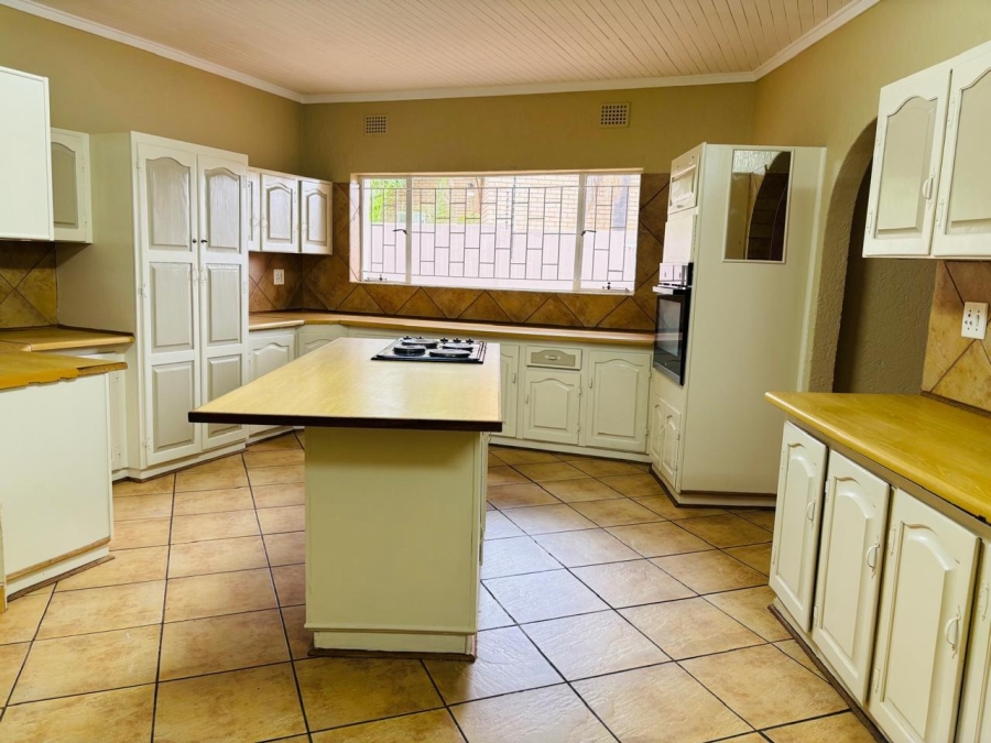 5 Bedroom Property for Sale in Chroompark Limpopo