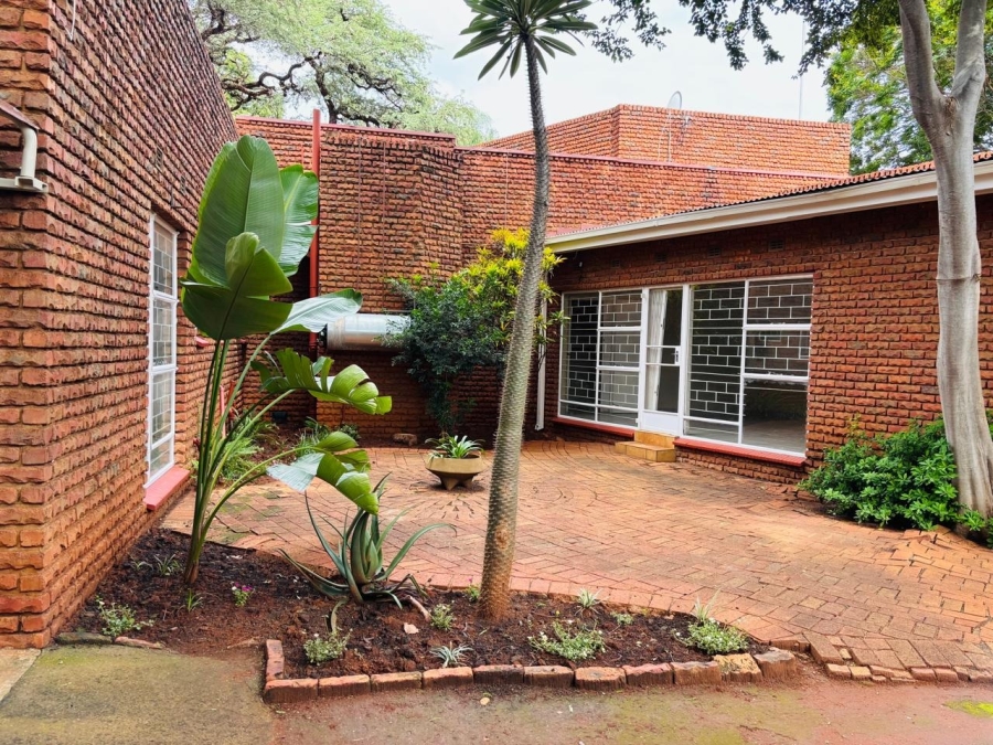 5 Bedroom Property for Sale in Chroompark Limpopo