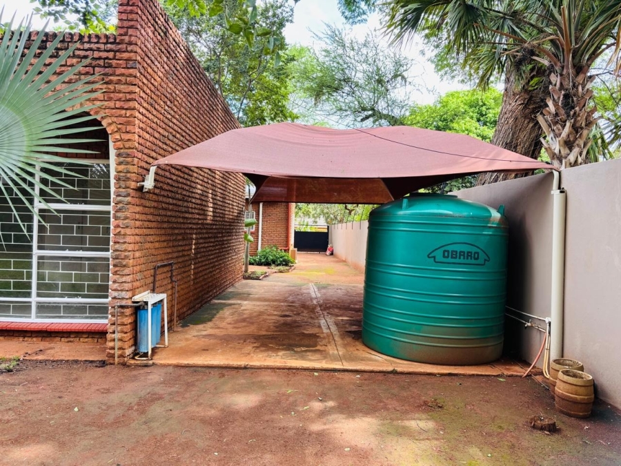 5 Bedroom Property for Sale in Chroompark Limpopo