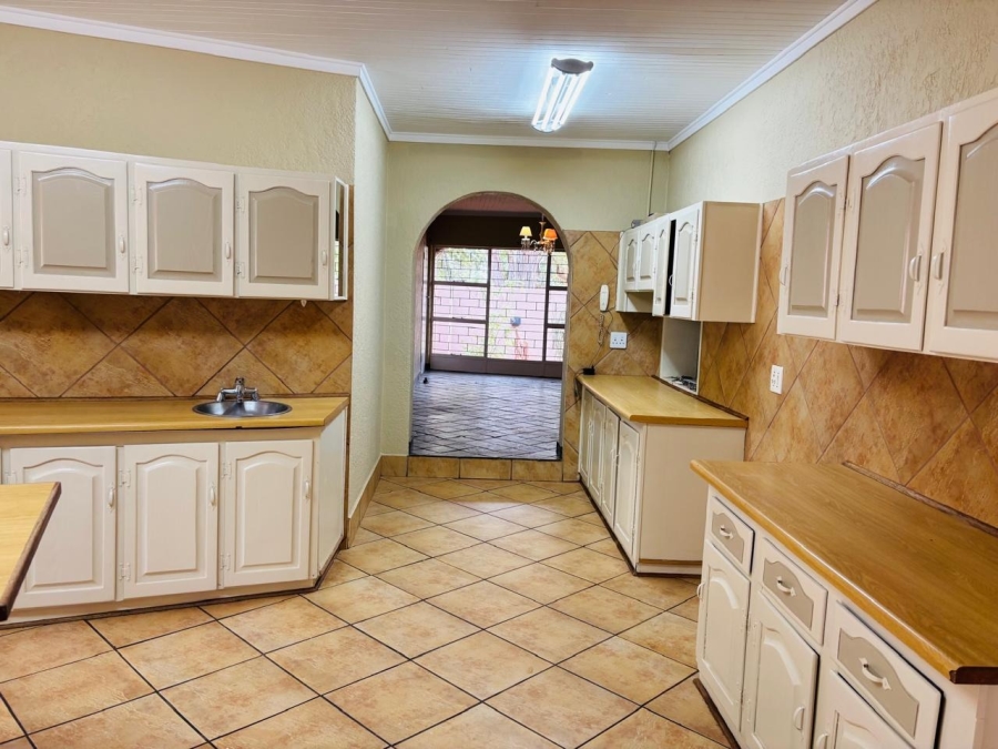 5 Bedroom Property for Sale in Chroompark Limpopo