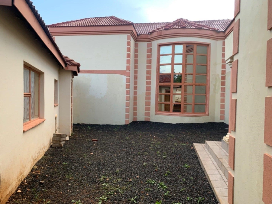 6 Bedroom Property for Sale in Flora Park Limpopo