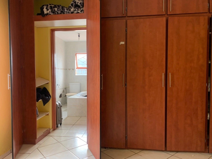 6 Bedroom Property for Sale in Flora Park Limpopo