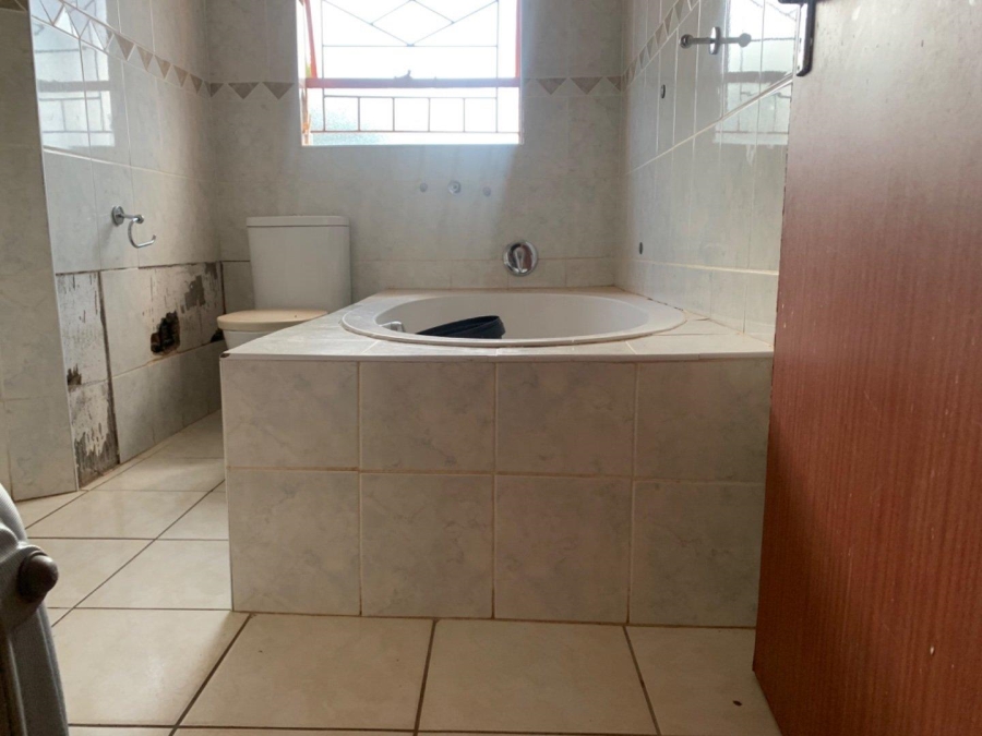 6 Bedroom Property for Sale in Flora Park Limpopo