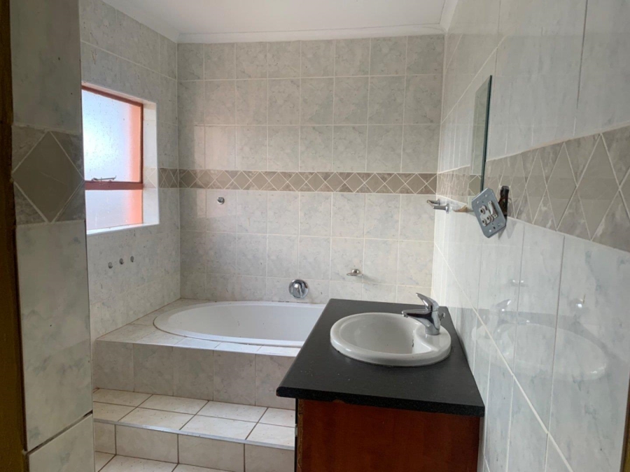 6 Bedroom Property for Sale in Flora Park Limpopo