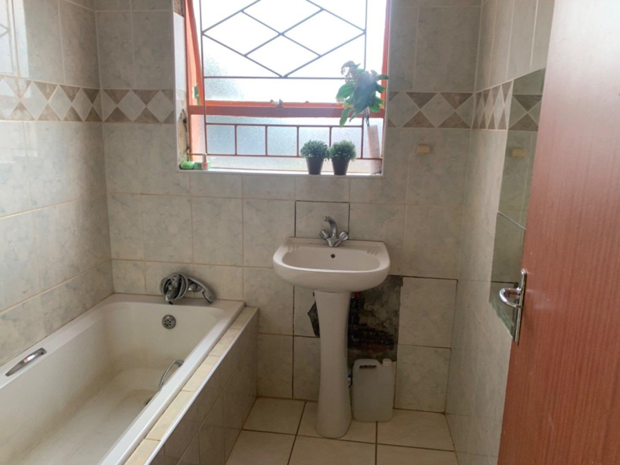 6 Bedroom Property for Sale in Flora Park Limpopo