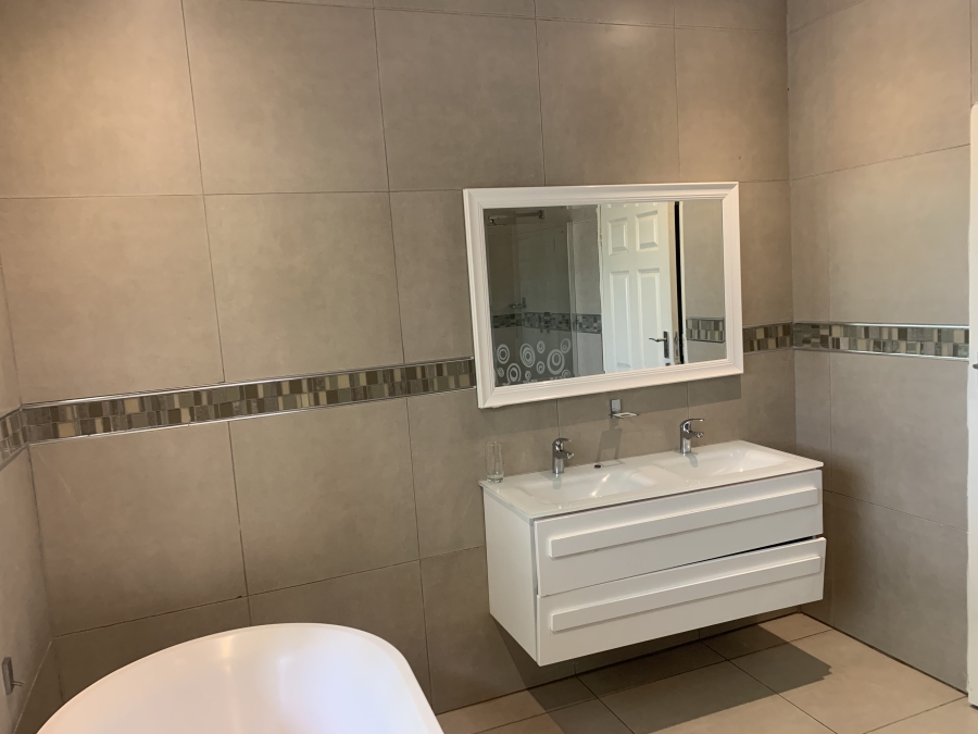 5 Bedroom Property for Sale in Bendor Limpopo