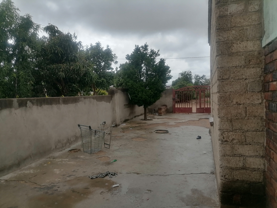 6 Bedroom Property for Sale in Seshego 9L Limpopo