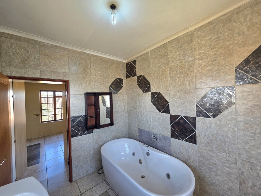 To Let 4 Bedroom Property for Rent in Bendor Limpopo