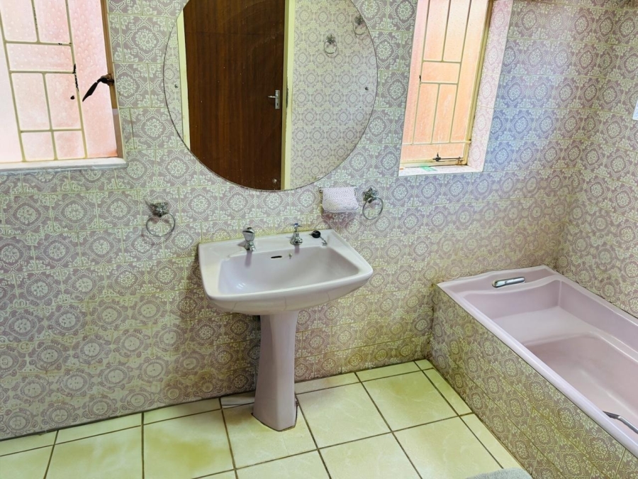 5 Bedroom Property for Sale in Impala Park Limpopo