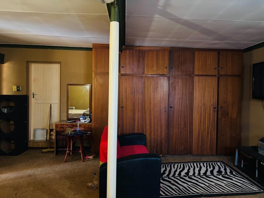5 Bedroom Property for Sale in Impala Park Limpopo