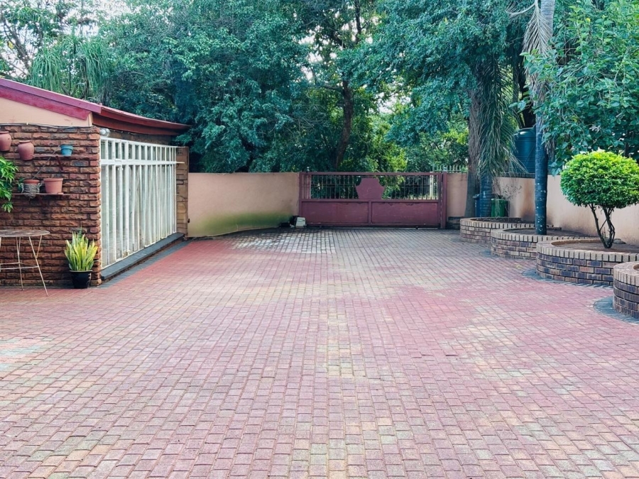 5 Bedroom Property for Sale in Impala Park Limpopo