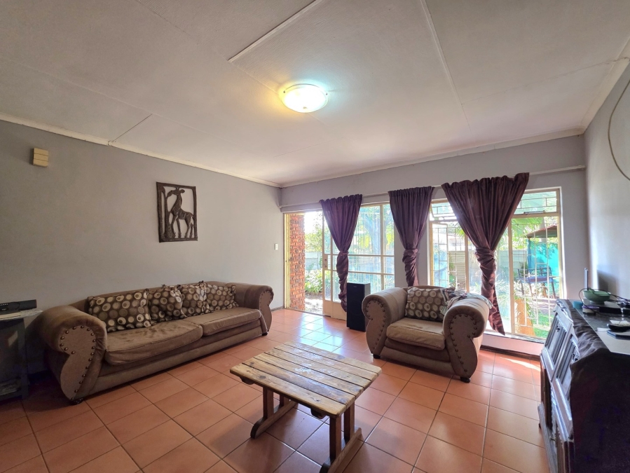 To Let 5 Bedroom Property for Rent in Flora Park Limpopo