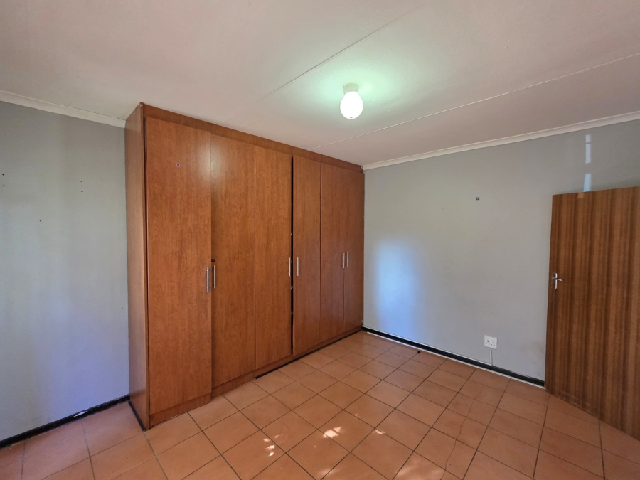 To Let 5 Bedroom Property for Rent in Flora Park Limpopo