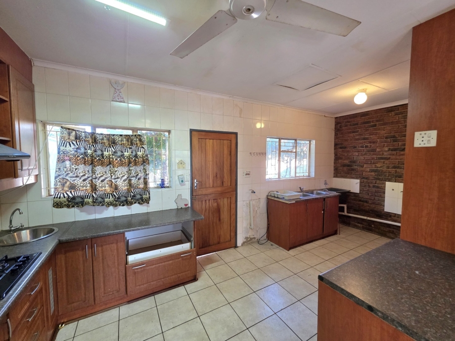 To Let 5 Bedroom Property for Rent in Flora Park Limpopo