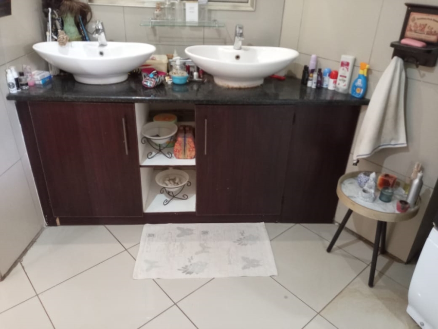 4 Bedroom Property for Sale in Myngenoegen A H Limpopo