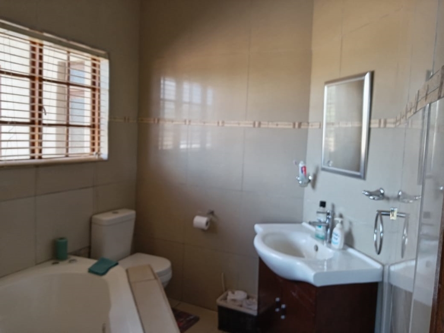 4 Bedroom Property for Sale in Myngenoegen A H Limpopo