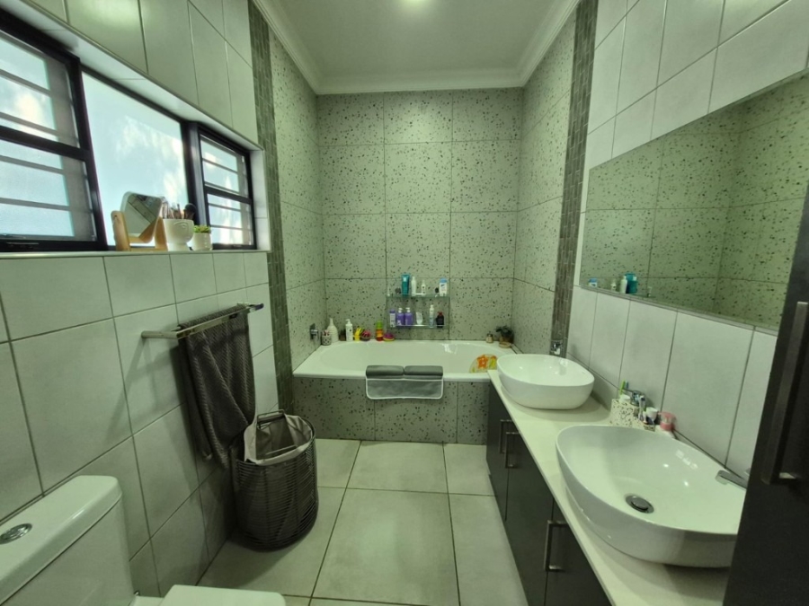 5 Bedroom Property for Sale in Phalaborwa Limpopo