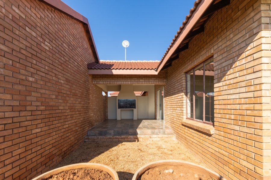2 Bedroom Property for Sale in Waterberry Country Estate Limpopo