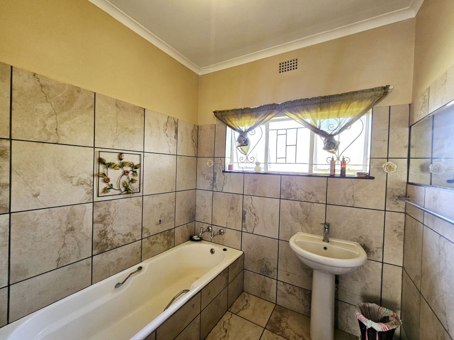 6 Bedroom Property for Sale in Louis Trichardt Limpopo