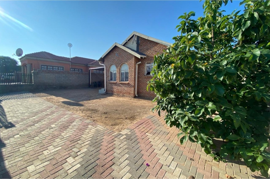 3 Bedroom Property for Sale in Madiba Park Limpopo