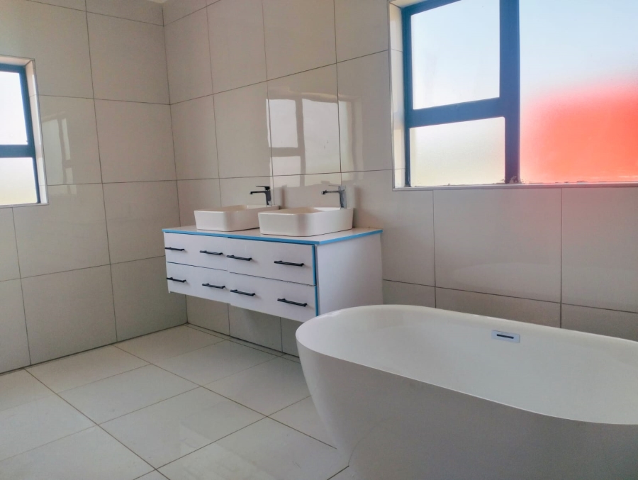 5 Bedroom Property for Sale in Riverside Estate Limpopo