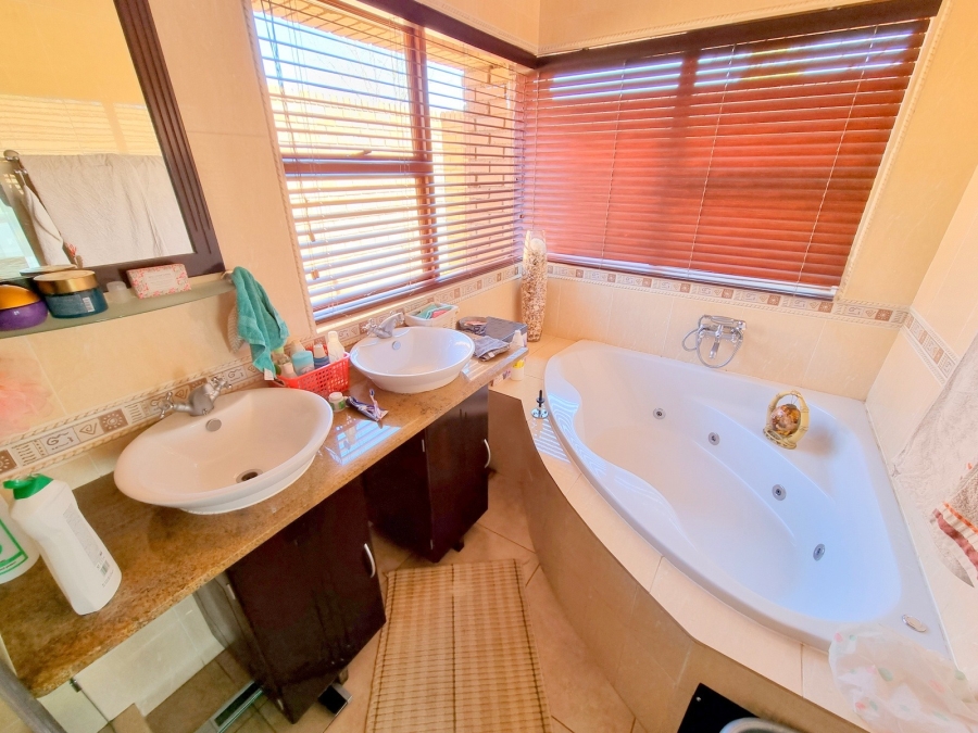 7 Bedroom Property for Sale in Myngenoegen A H Limpopo
