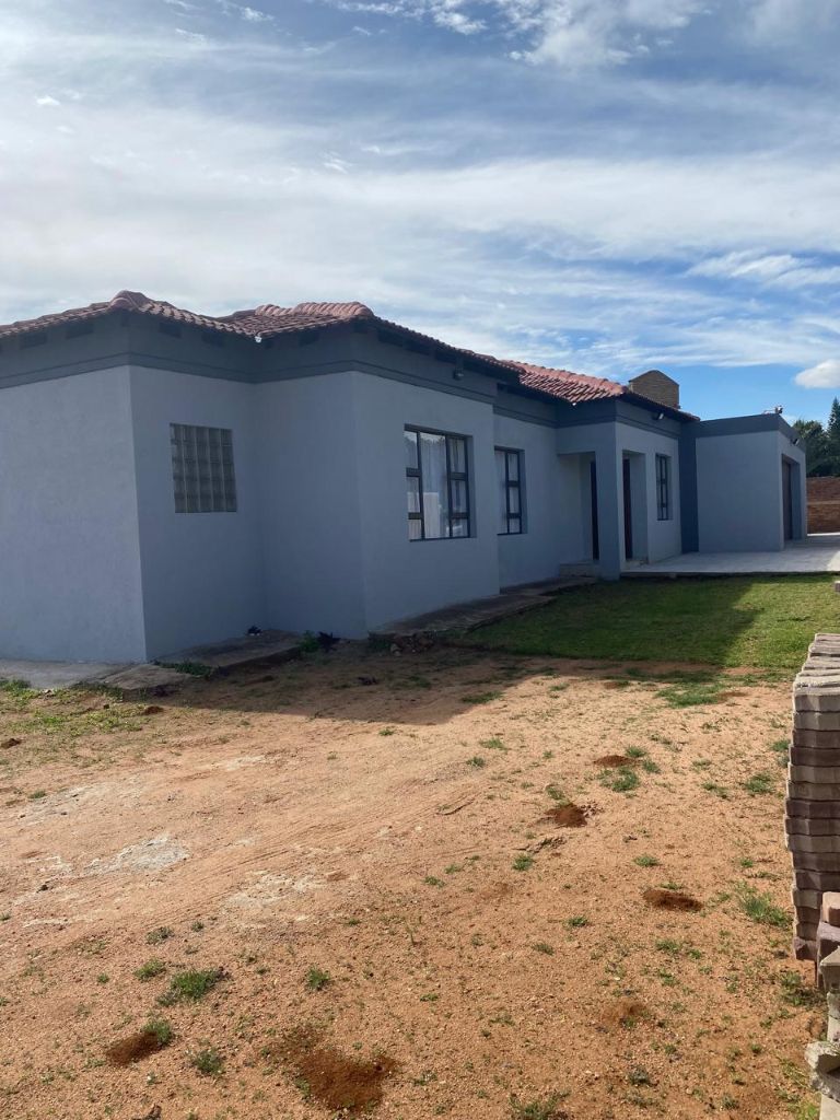 5 Bedroom Property for Sale in Flora Park Limpopo