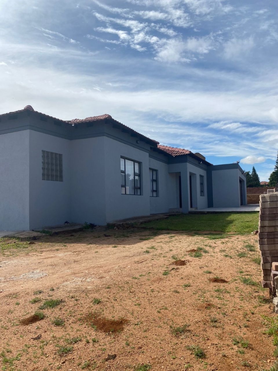 5 Bedroom Property for Sale in Flora Park Limpopo