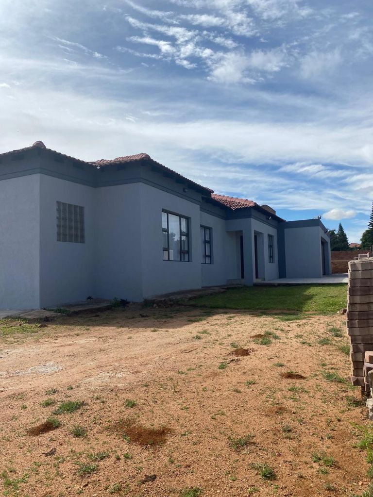 5 Bedroom Property for Sale in Flora Park Limpopo