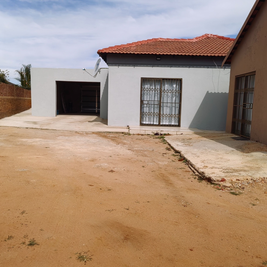 5 Bedroom Property for Sale in Flora Park Limpopo
