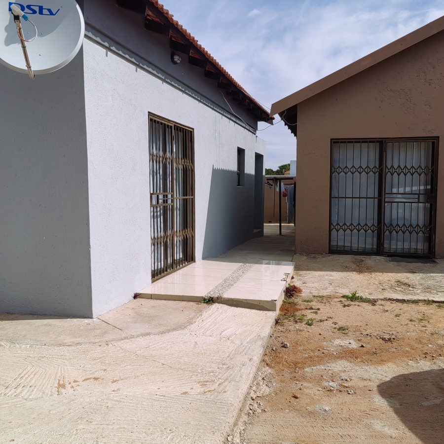 5 Bedroom Property for Sale in Flora Park Limpopo