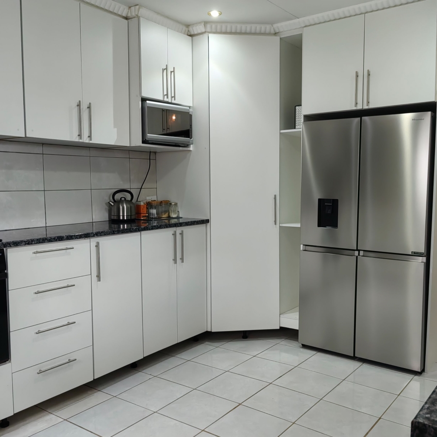 5 Bedroom Property for Sale in Flora Park Limpopo