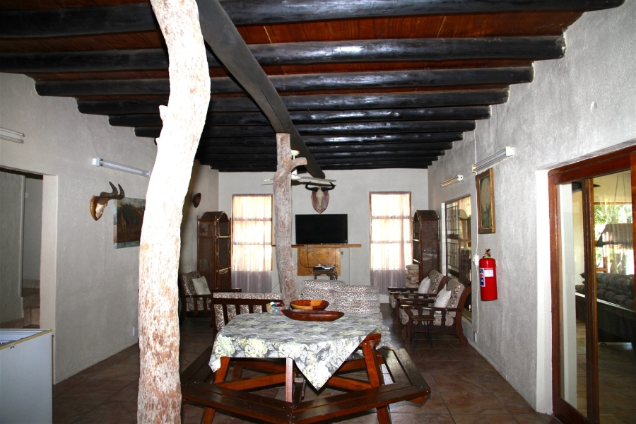 8 Bedroom Property for Sale in Hoedspruit Limpopo