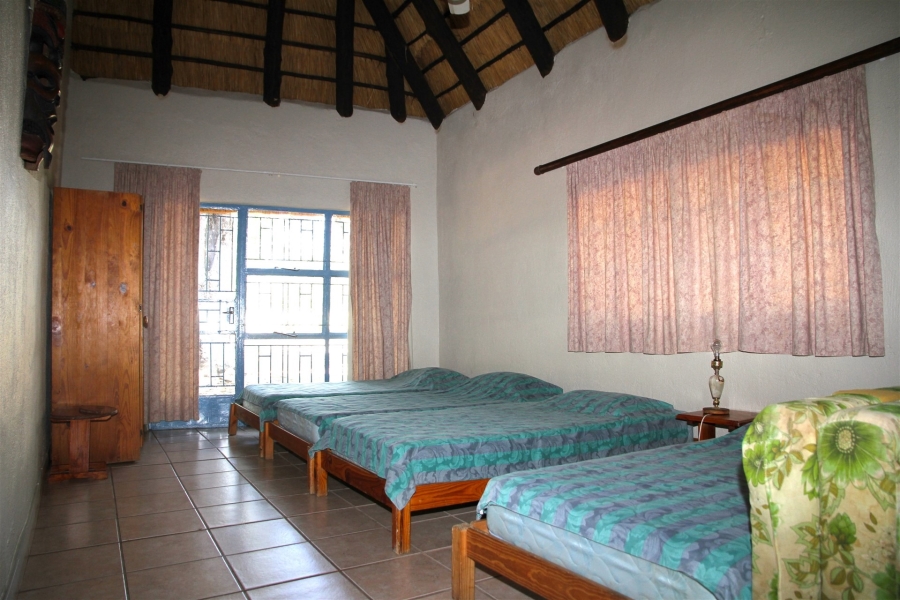 8 Bedroom Property for Sale in Hoedspruit Limpopo