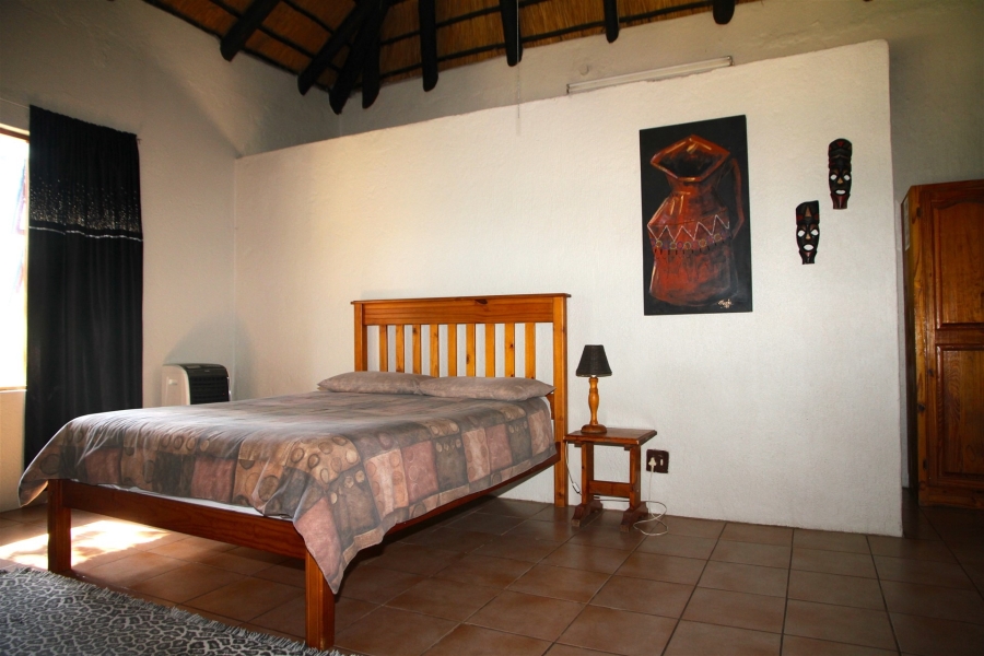 8 Bedroom Property for Sale in Hoedspruit Limpopo
