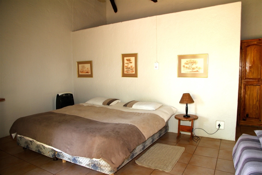 8 Bedroom Property for Sale in Hoedspruit Limpopo