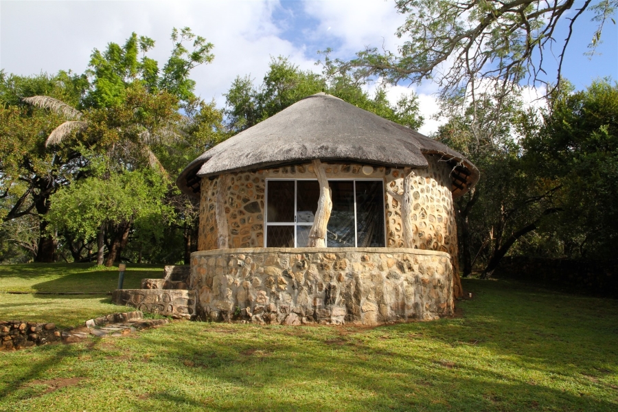 8 Bedroom Property for Sale in Hoedspruit Limpopo