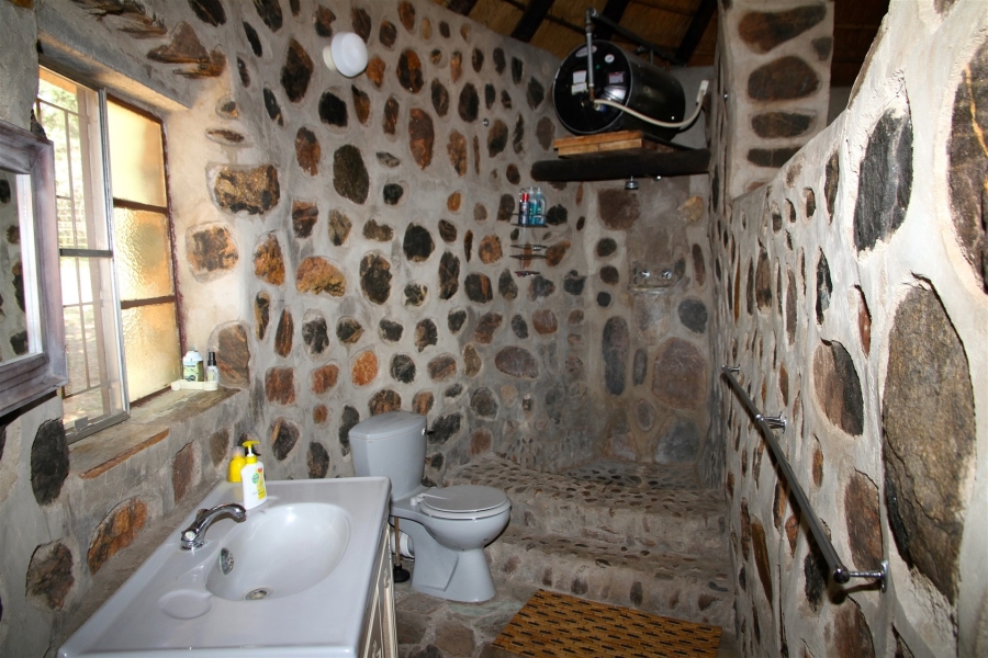 8 Bedroom Property for Sale in Hoedspruit Limpopo