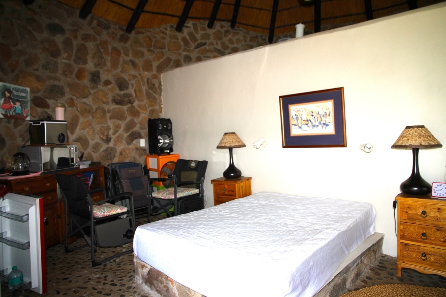 8 Bedroom Property for Sale in Hoedspruit Limpopo