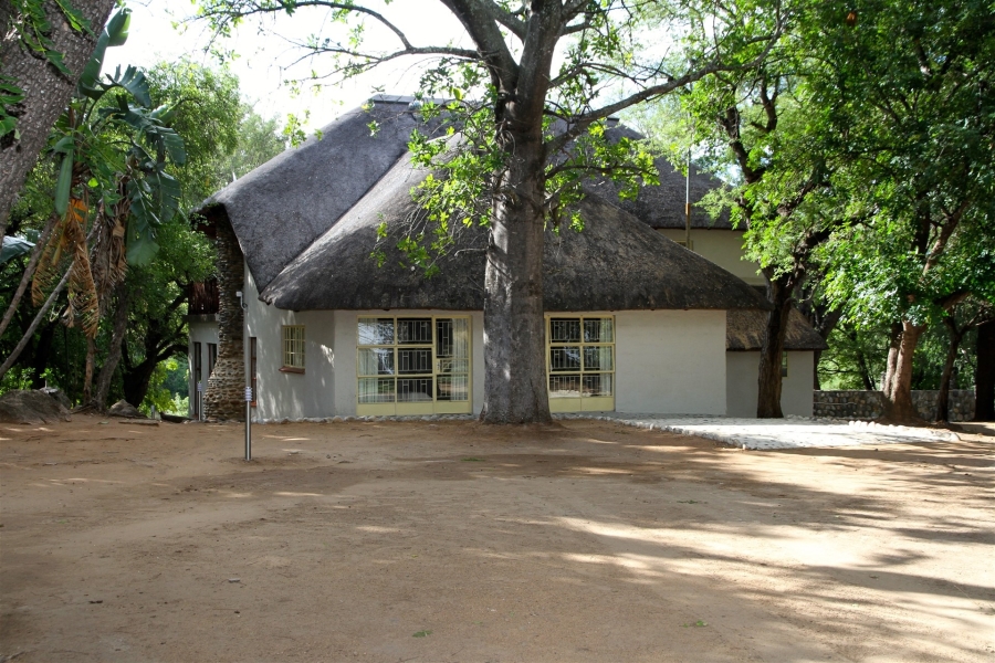 8 Bedroom Property for Sale in Hoedspruit Limpopo