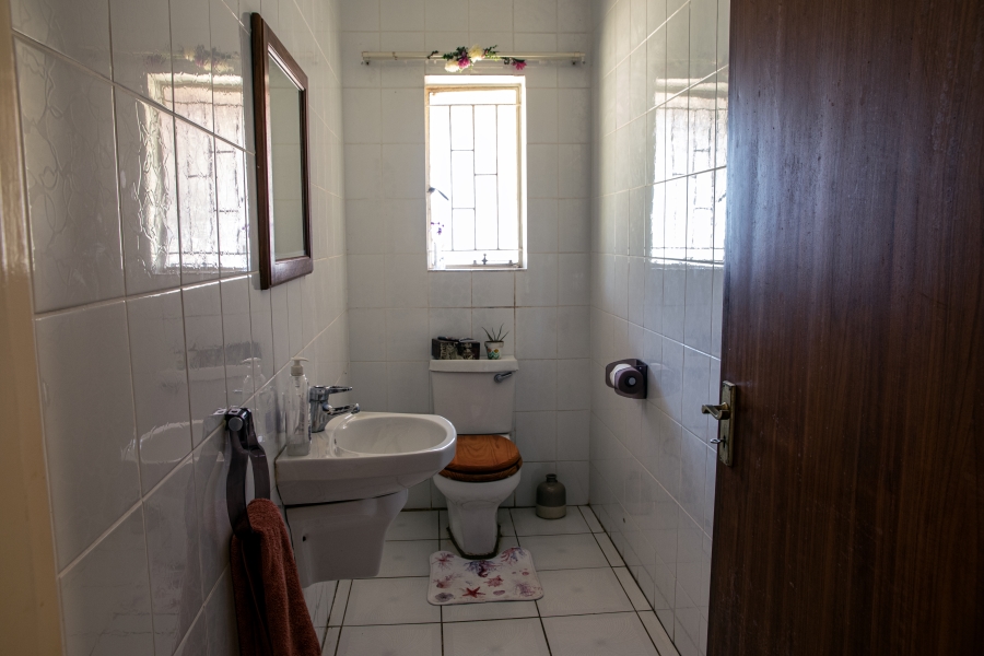 5 Bedroom Property for Sale in Broederstroomdrift Limpopo