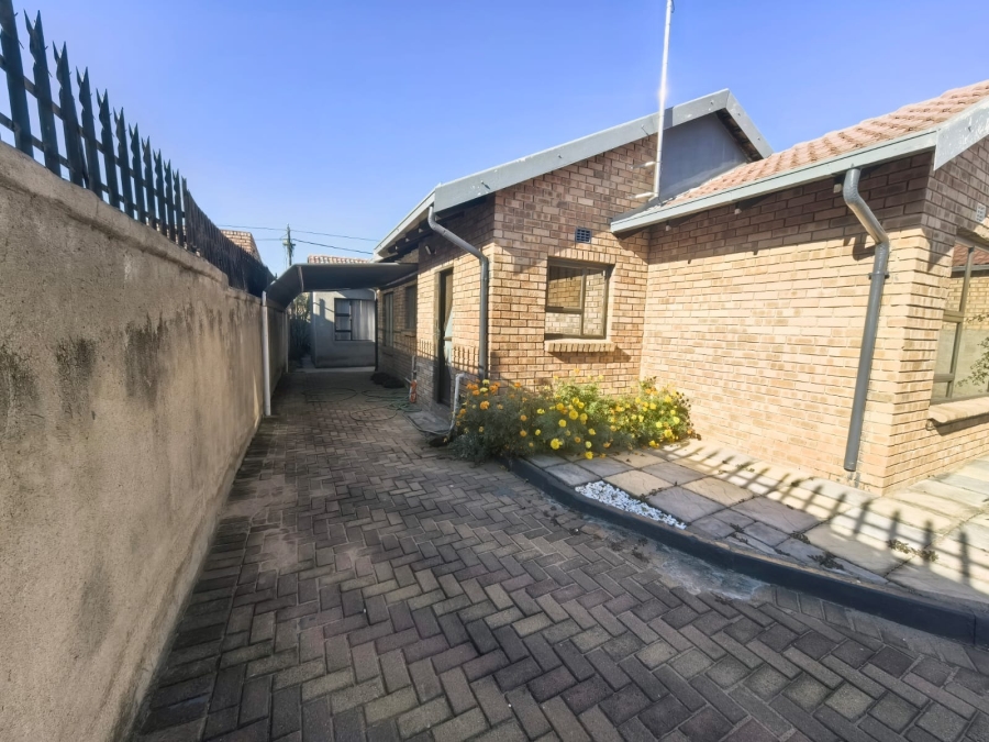 3 Bedroom Property for Sale in Nirvana Limpopo