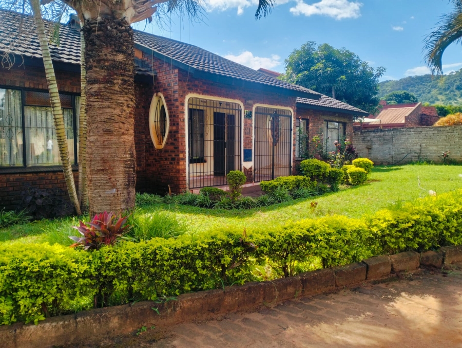 5 Bedroom Property for Sale in Lenyenye Limpopo