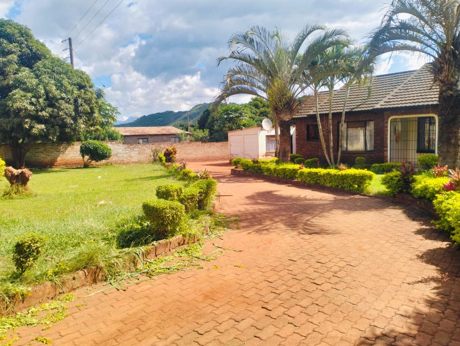 5 Bedroom Property for Sale in Lenyenye Limpopo