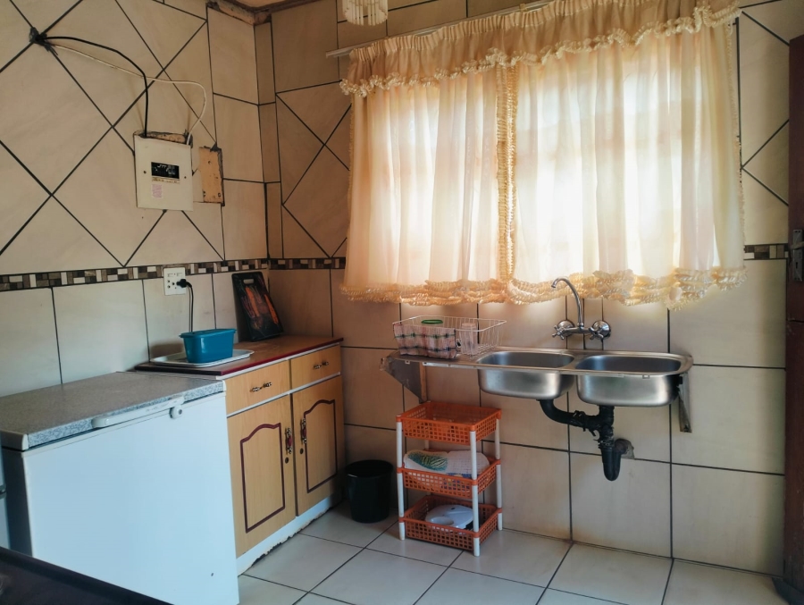 5 Bedroom Property for Sale in Lenyenye Limpopo