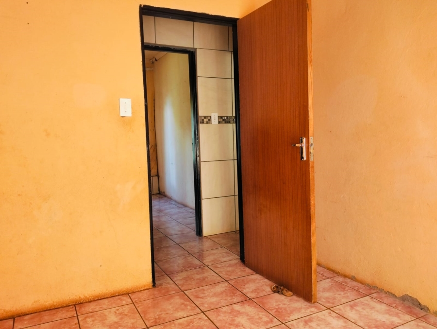 5 Bedroom Property for Sale in Lenyenye Limpopo